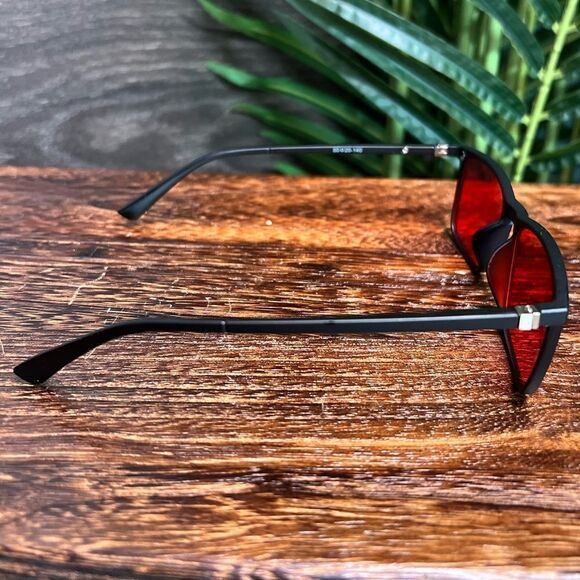 SleepTint Night Glasses, Artificial Light Blocking Glasses. New in Box! main image 5
